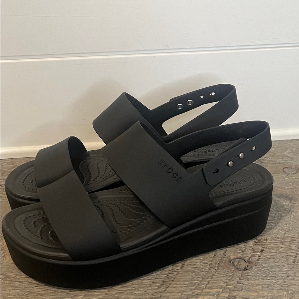 Crocs Brooklyn Low Wedge Black - Size 7 - Picture 4 of 7